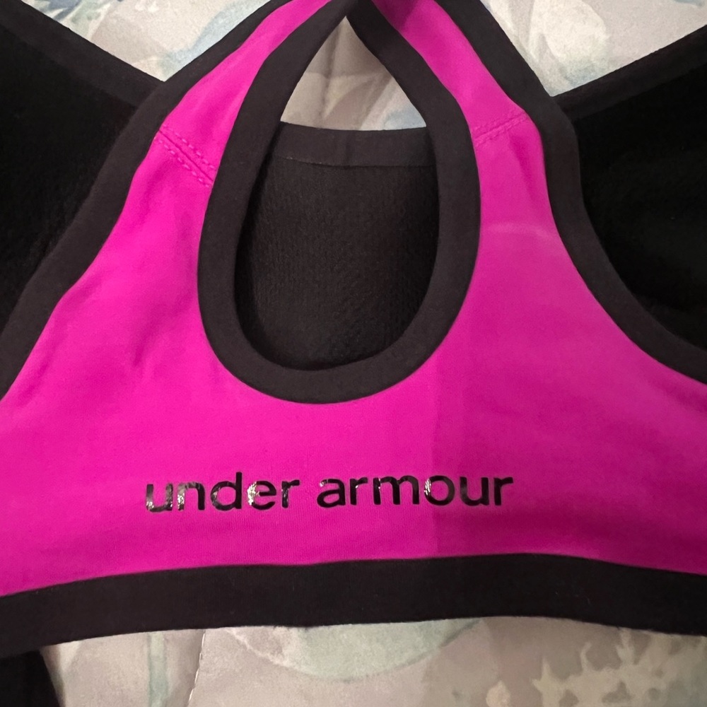 UNDER ARMOUR PADDED BRA SIZE 32B - Picture 2 of 5